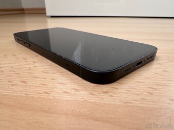 iPhone 12 černý, 64GB + nabíječka, pouzdra, ochranná skla - 11