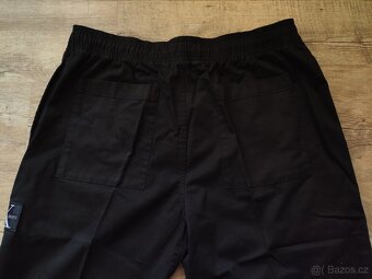 Calvin Klein pánské černé kalhoty - vel. XL - 11