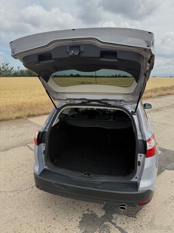 Ford Focus 1.6i - 11