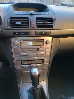 REZERVACE Avensis Combi r.v. 2003 - 11