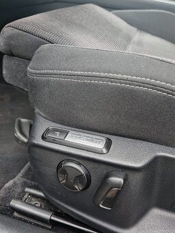 VW Passat B8 2.0 tdi - 18”kola, tažné, navi, dynaudio - 11