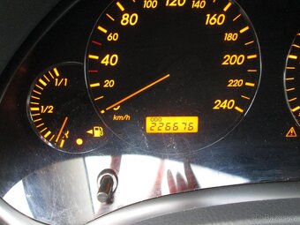 Toyota Avensis 2,2 130KW - 11