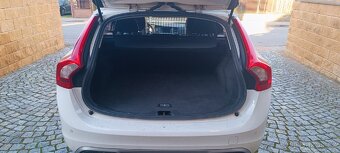 Volvo V60 2.0 diesel D3 120kw, 5 válec, r-design, MANUÁL - 11