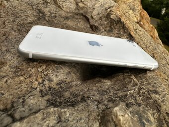 iPhone SE 2020 64 GB - 11