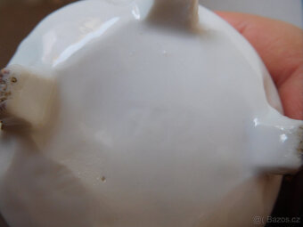 SECESNÍ PLASTICKÝ HRNEK - 11