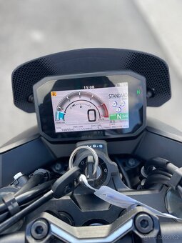 Honda Hornet 750 - 11