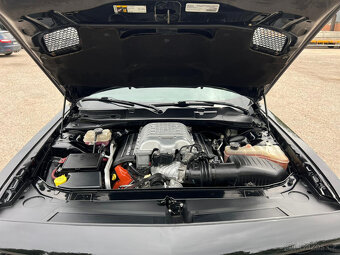 Dodge Challenger SRT Hellcat 6.2l - NEHAVAROVANÉ - 11
