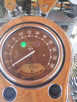 Kawasaki VN 2000 - 11