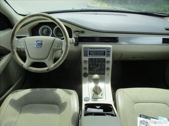 VOLVO XC70 D5 151kw AWD Momentum Kinetic 07/2010 - 11
