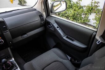 Nissan Pathfinder 2.5 dCi SE - 11