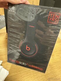 Beats Solo Wireless 3 lim. edice TEN YRS - 11
