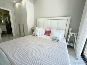 Moderní vila ve Villamartinu  (Španělsko) - 11