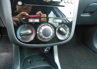 Opel Corsa 1,4 64 kW KLIMA Serviska benzín - 11