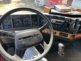 Volvo NH12 460,6X4,Nástavba na přepravu zvířat - 11