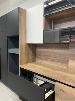 Prodám NOVOU černou kuchyň Plzeň DTD Egger U899 - 11