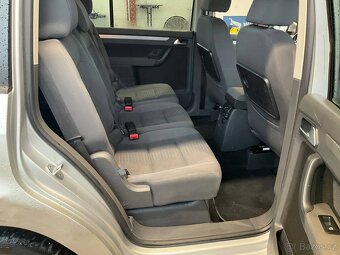 Touran 1.9TDI 77kW,7.Míst,Webasto,Tažné,Bez koroze - 11