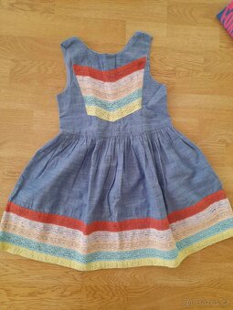 Dívka 4-6 let - Legíny, kalhoty, trička, šaty - 11