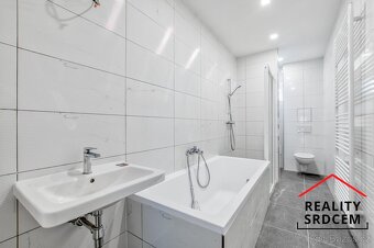 Pronájem zrekonstruovaného bytu 2+1 v rodinném domě, 69 m2,  - 11