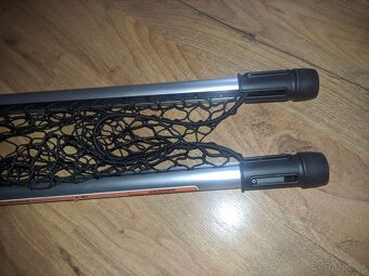 Příčníky a síťka RAV4 originální - 11