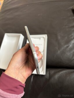 iPhone SE 64GB 2020 - 11