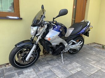 Suzuki GSR 600 - 11