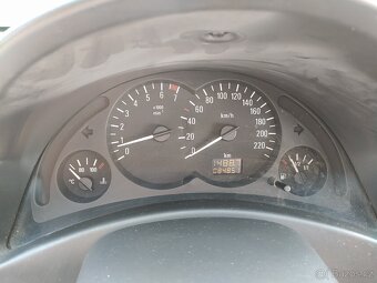 Opel Corsa C 1.0 benzín 2005, najeto 85 tis. km, klim - 11