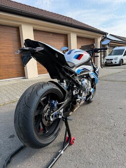 Bmw m1000r - 11