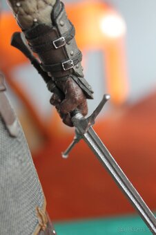 Zaklínač Geralt z Rivie v medvědí zbroji - 11