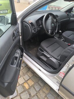 Škoda Octavia 2 rok 2005 77 kW km 384 - 11