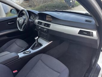 BMW Řada 3 E90 320i 110kW Sedan Navi Aut. klima Šíbr ALU R18 - 11