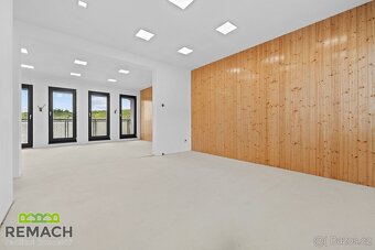Prodej, rodinný dům, 1859 m2 + podíl na pozemcích o rozloze  - 11