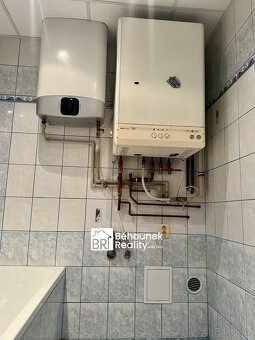 Dvougenerační dům 340 m², s částečnou půdní vestavbou a dalš - 11