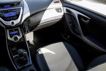 Hyundai Elantra 1.6i D-CVVT Style - 11