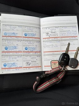 Toyota RAV4 AWD (4x4) - 11