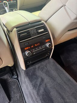 BMW 740i - 11