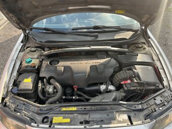 Volvo V70 D5 120kw - 11
