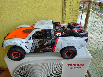 RC Traxxas Unlimited Desert Racer 1:8 TQi RTR s LED Fox - 11