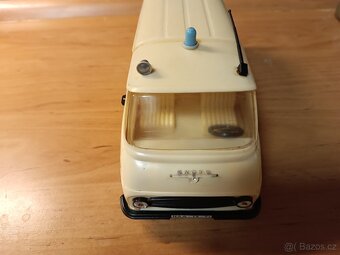 Staré autíčko Škoda 1203 KDN - 11