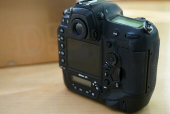 Nikon D5 XQD verze těla profesionální FX plnoformátová zrcad - 11