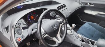 Honda Civic 1.8i - 11