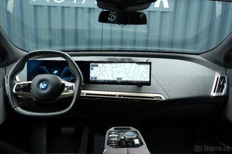 BMW IX xDrive 50 385 kW, Panorama, Tažné, Záruka, SoH 97.5% - 11