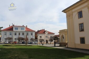 Prodej části historického domu s garáží - 11