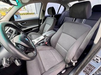 BMW e90 325i MANUÁL SPORTSITZE XENONY - 11