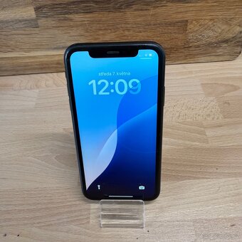 iPhone XR 64GB, černý (12 měsíců záruka) - 11