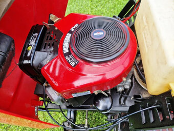 Zahradní traktor, traktůrek Castelgarden 16HP 2V 122cm - 11