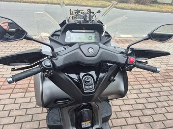 Yamaha Tricity 300 - 11