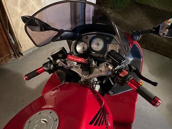Honda VFR 800 Fi - 11