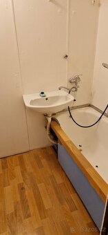 Družstevní podíl–byt 3+1 s balkonem, Chodov u Karlových Var - 11