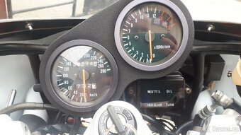 Suzuki GSXR 750 - 11