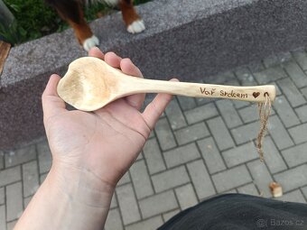 Dřevěné ručně vyřezávané dekorace - 11
